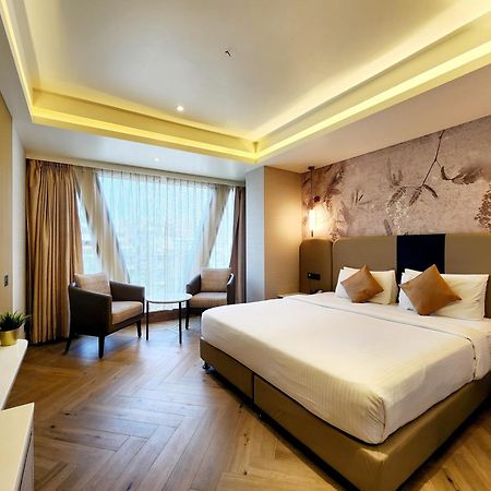 Dragonfly Hotel - The Art Hotel Mumbai Exterior photo