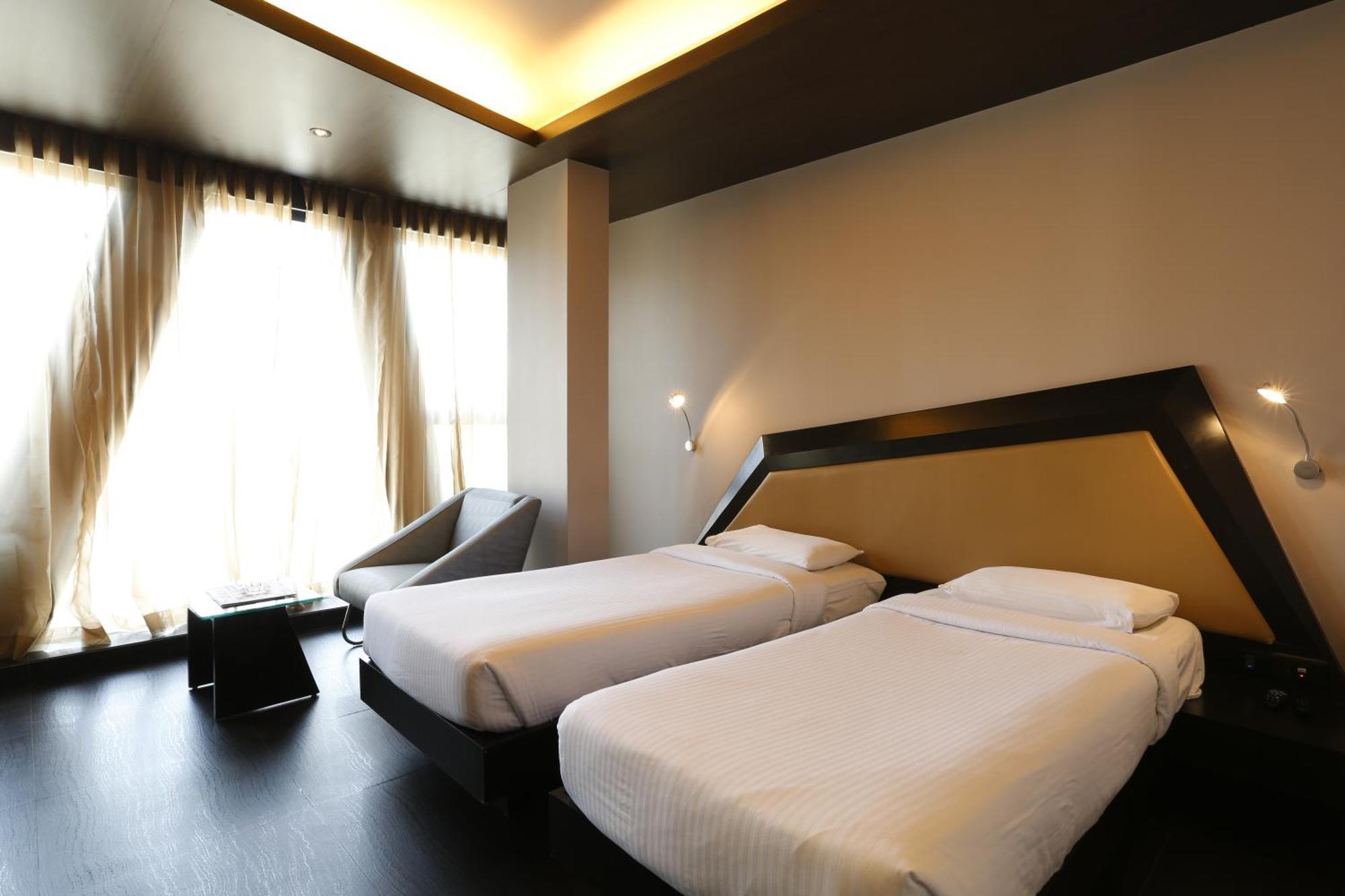 Dragonfly Hotel - The Art Hotel Mumbai Exterior photo