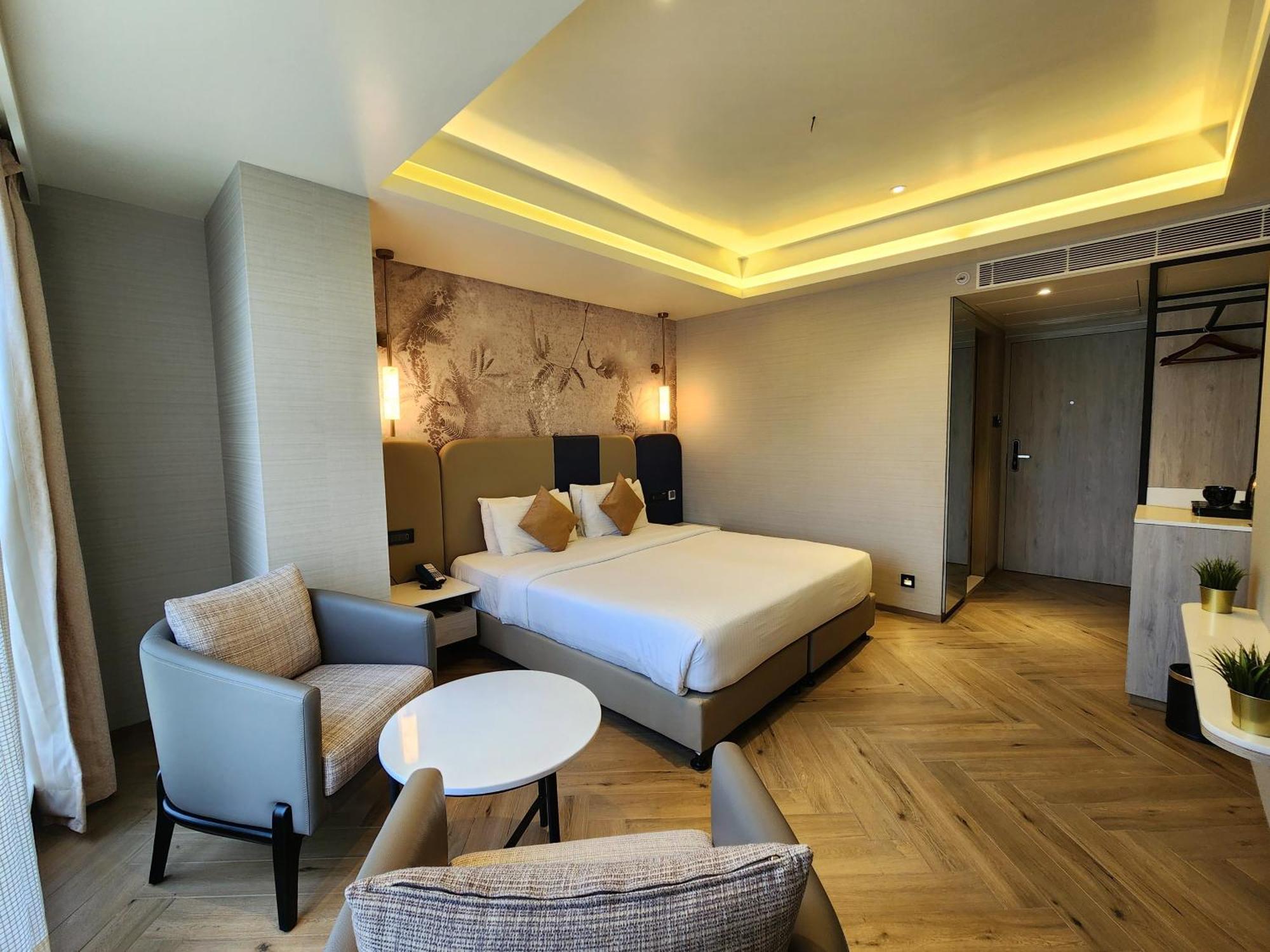 Dragonfly Hotel - The Art Hotel Mumbai Exterior photo
