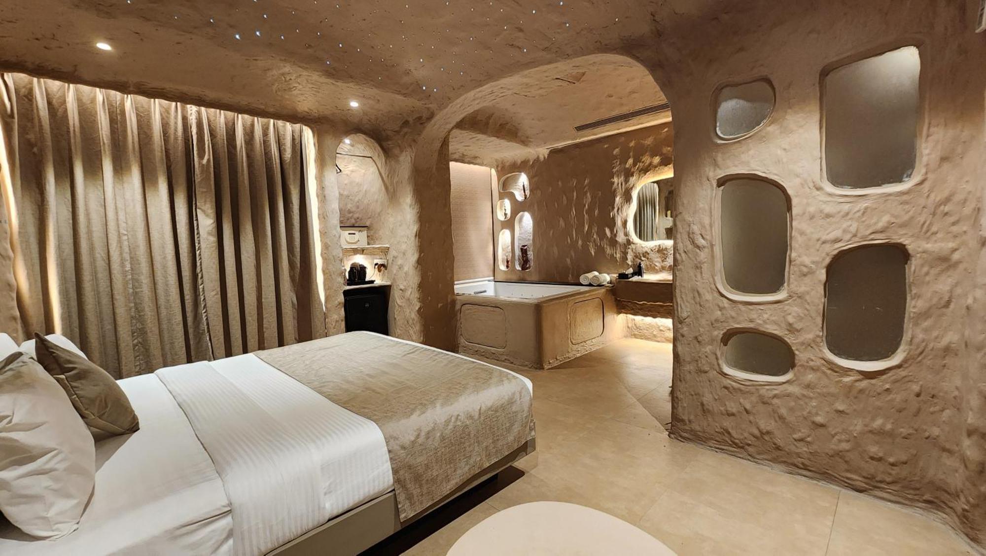 Dragonfly Hotel - The Art Hotel Mumbai Exterior photo