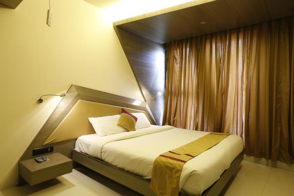 Dragonfly Hotel - The Art Hotel Mumbai Exterior photo