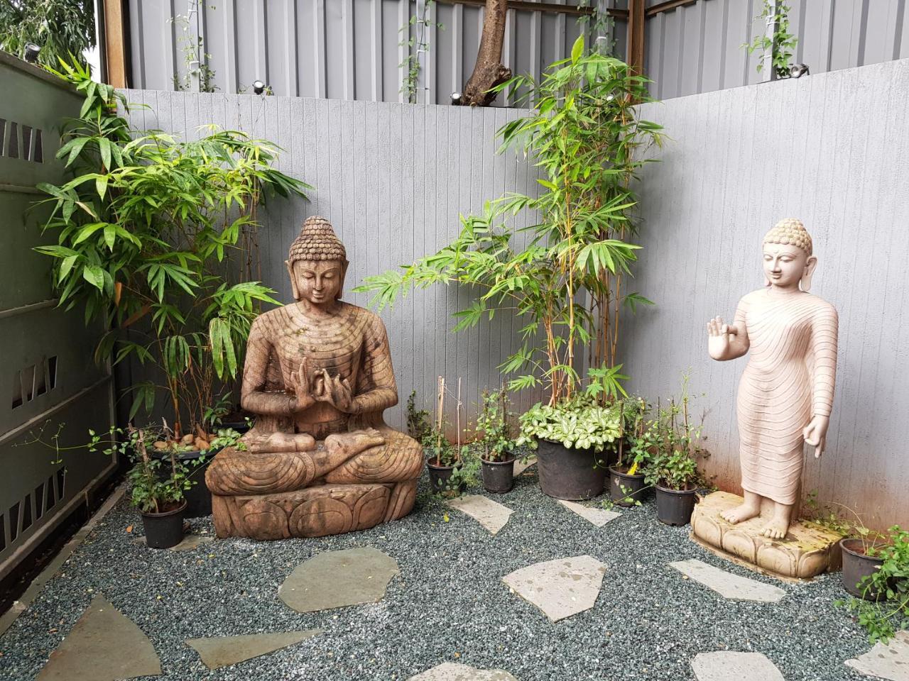 Dragonfly Hotel - The Art Hotel Mumbai Exterior photo