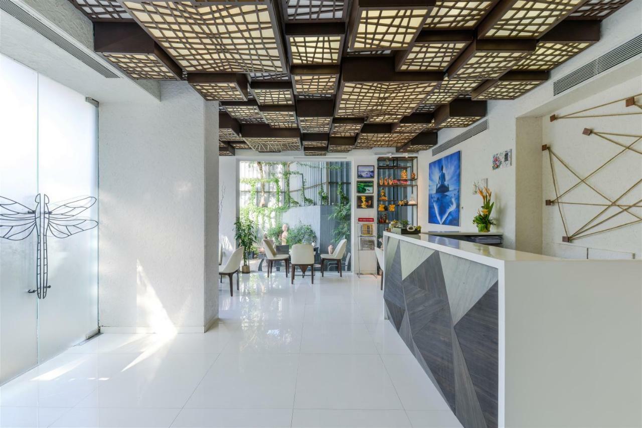 Dragonfly Hotel - The Art Hotel Mumbai Exterior photo
