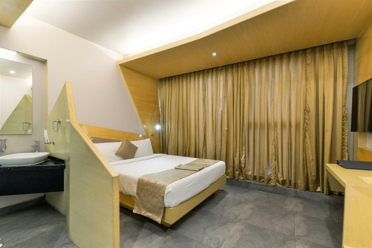 Dragonfly Hotel - The Art Hotel Mumbai Exterior photo